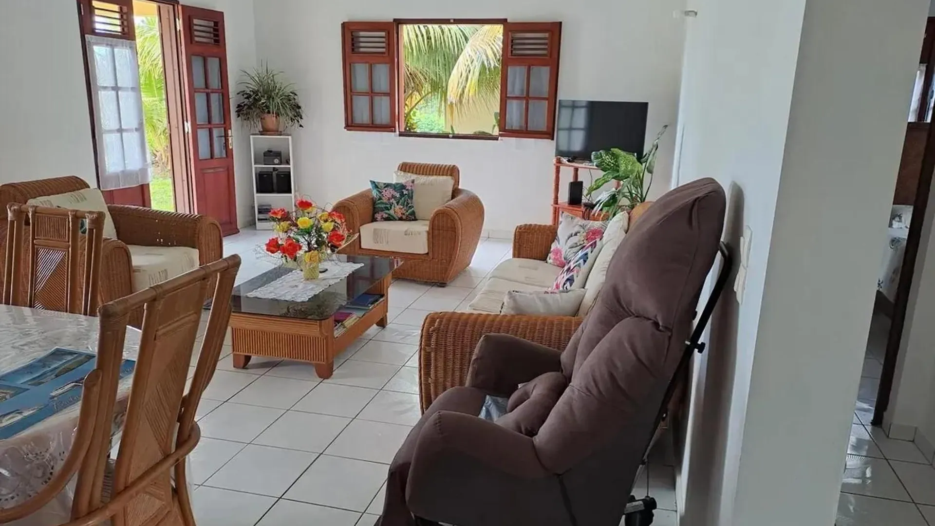 Maison Spacieuse A Petit-Bourg Avec Jardin Holiday home